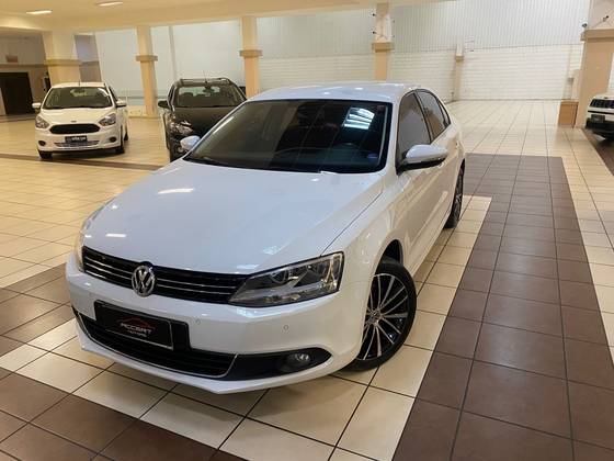 VOLKSWAGEN JETTA 2.0 TSI HIGHLINE 211CV GASOLINA 4P TIPTRONIC VOLKSWAGEN JETTA 2.0 TSI HIGHLINE 211CV GASOLINA 4P TIPTRONIC